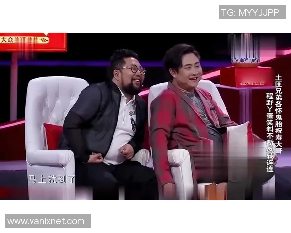 足球明星与老头的幽默互动视频引发网友热议笑声不断 足球明星与老头的幽默互动视频引发网友热议笑声不断